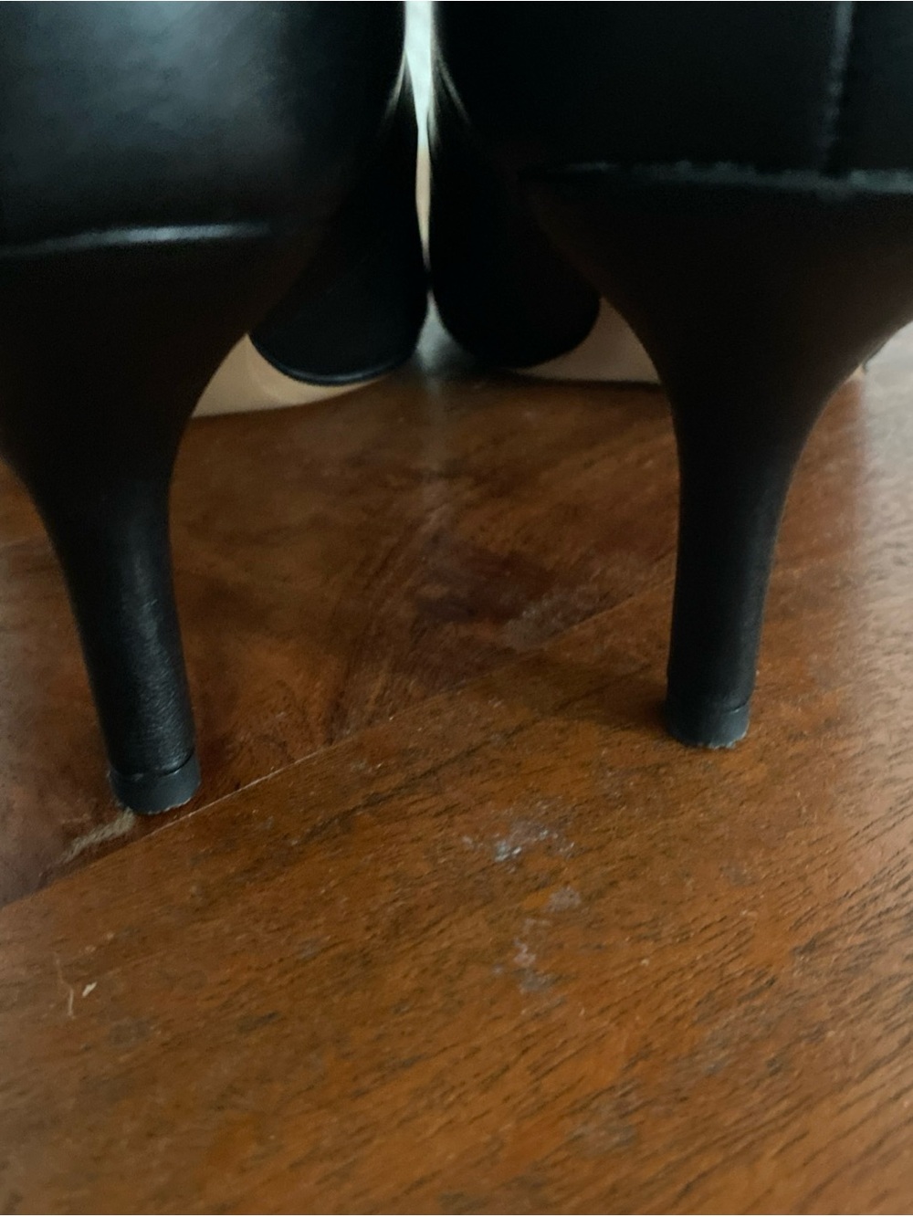 Coach Black Pointed Toe Leather Pumps with Logo Plaque size 6.5 - Picture 6 of 9